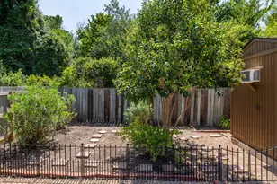 2101 Kent St, Taylor, TX 76574 - Photo 9