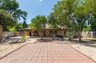 2101 Kent St, Taylor, TX 76574 - Photo 7