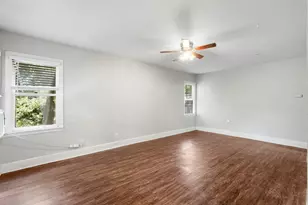807 E 49th St, Austin, TX 78751 - Photo 27