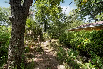 807 E 49th Street, Austin, TX 78751 - Photo 25