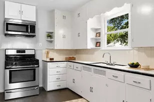 807 E 49th St, Austin, TX 78751 - Photo 17