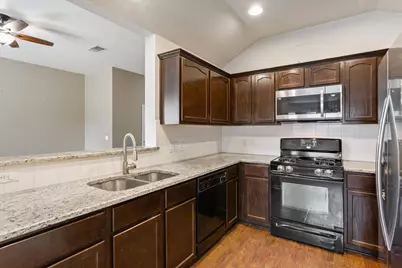 125 Bayliss Street, Hutto, TX 78634 - Photo 9