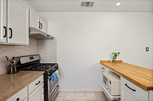 933 E 51st St, Austin, TX 78751 - Photo 13