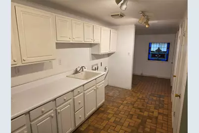 633 S Castell Avenue, New Braunfels, TX 78130 - Photo 17