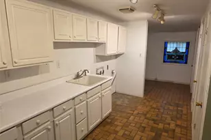 633 S Castell Ave, New Braunfels, TX 78130 - Photo 17