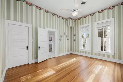 633 S Castell Avenue, New Braunfels, TX 78130 - Photo 5