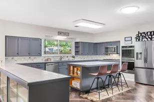 705 Whitehead St, Smithville, TX 78957 - Photo 3