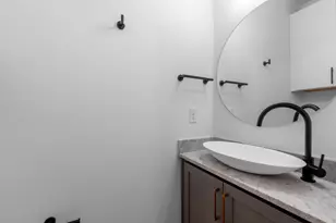 1023 E 45th St, Austin, TX 78751 - Photo 9