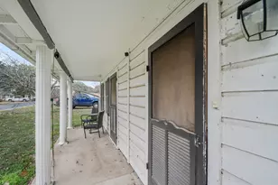 902 Turney St, Smithville, TX 78957 - Photo 9