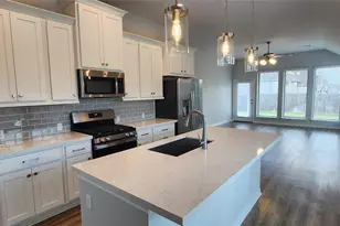 136 Los Olives Ln, Liberty Hill, TX 78642 - Photo 9