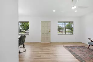 609 Magnolia St, Bastrop, TX 78602 - Photo 9