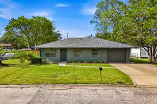 609 Magnolia St, Bastrop, TX 78602 - Photo 1