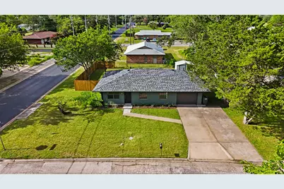 609 Magnolia Street, Bastrop, TX 78602 - Photo 3