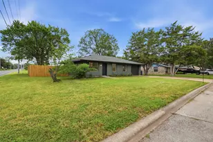 609 Magnolia St, Bastrop, TX 78602 - Photo 5