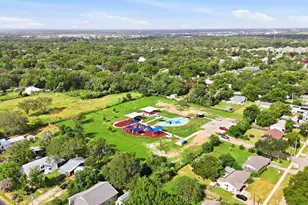 609 Magnolia St, Bastrop, TX 78602 - Photo 35