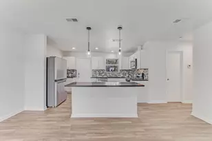 1202 W 22nd St, Austin, TX 78705 - Photo 5