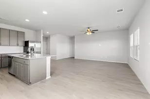 130 Keltic Dr, Kyle, TX 78640 - Photo 15