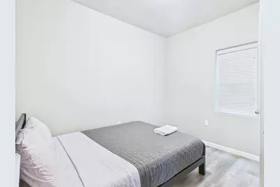 911 W 22nd Street #302, Austin, TX 78705 - Photo 3