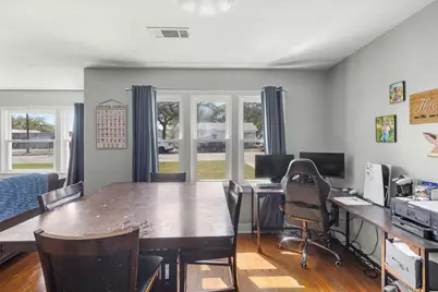 1023 E Houston Street, Giddings, TX 78942 - Photo 9