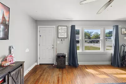1023 E Houston Street, Giddings, TX 78942 - Photo 7