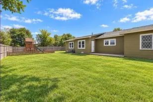 1023 E Houston St, Giddings, TX 78942 - Photo 3