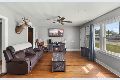 1023 E Houston Street, Giddings, TX 78942 - Photo 5