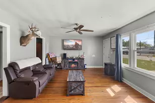 1023 E Houston St, Giddings, TX 78942 - Photo 5