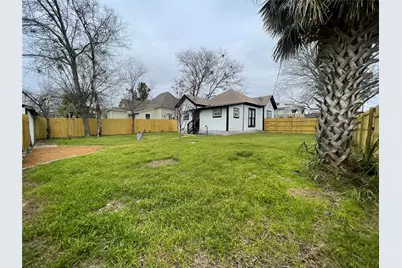 501 N Doak Street, Taylor, TX 76574 - Photo 9