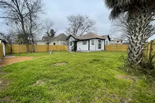 501 N Doak St, Taylor, TX 76574 - Photo 9