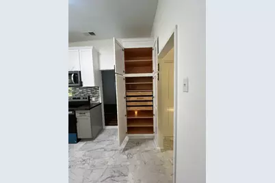 501 N Doak Street, Taylor, TX 76574 - Photo 5