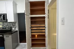 501 N Doak St, Taylor, TX 76574 - Photo 5