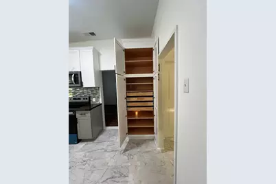 501 N Doak Street, Taylor, TX 76574 - Photo 5