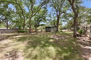 208 Oak St, Burnet, TX 78611 - Photo 5