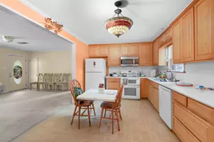 208 Oak St, Burnet, TX 78611 - Photo 11