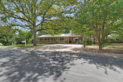 208 Oak St, Burnet, TX 78611 - Photo 1