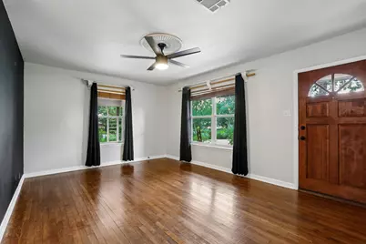 1114 W W 2nd Street, Elgin, TX 78621 - Photo 5