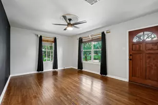 1114 W W 2nd St, Elgin, TX 78621 - Photo 5
