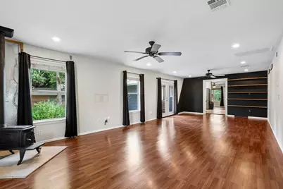 1114 W W 2nd Street, Elgin, TX 78621 - Photo 9