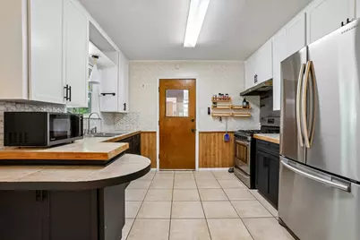 1114 W W 2nd Street, Elgin, TX 78621 - Photo 7
