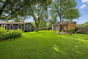 1114 W W 2nd St, Elgin, TX 78621 - Photo 25