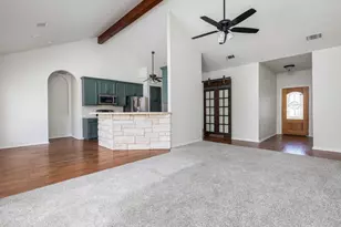 2209 Lark Ln, Taylor, TX 76574 - Photo 9