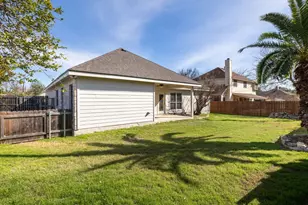 2209 Lark Ln, Taylor, TX 76574 - Photo 5