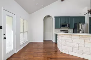 2209 Lark Ln, Taylor, TX 76574 - Photo 11