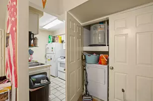 501 W 26th St, Austin, TX 78705 - Photo 3