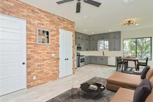 806 E Lydia St, Austin, TX 78702 - Photo 3