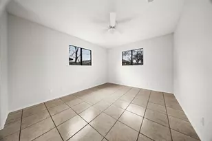 808 Lloyd Ln, Elgin, TX 78621 - Photo 7