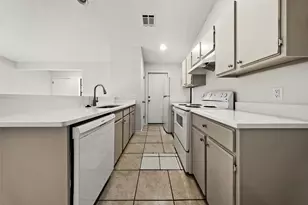 808 Lloyd Ln, Elgin, TX 78621 - Photo 15