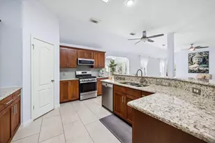 13800 Shadowlawn Trace SE, Manor, TX 78653 - Photo 7