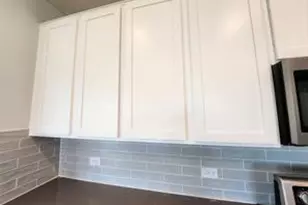 8211 Knoxville Trl, Austin, TX 78744 - Photo 7