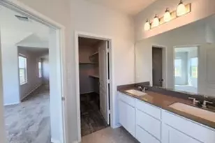 8211 Knoxville Trl, Austin, TX 78744 - Photo 3